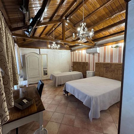 B&B Oasi Di Mamma Clara Latina Luaran gambar